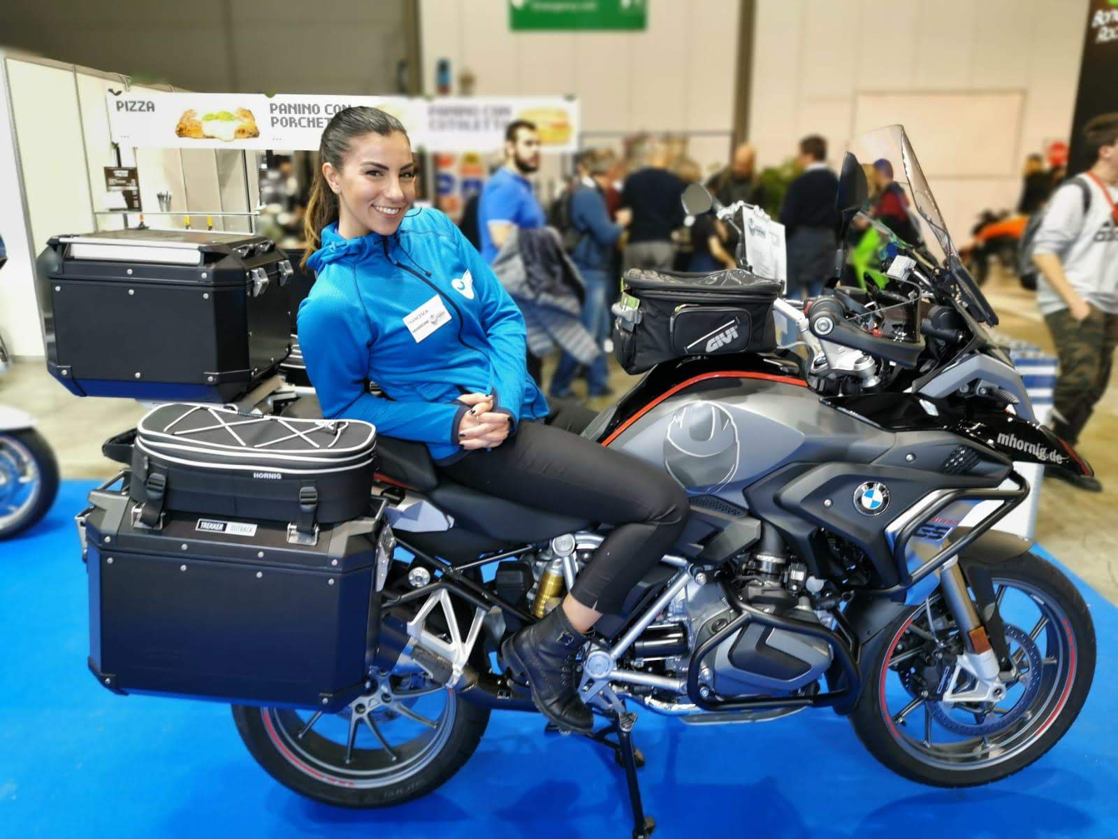 modella fiera eicma milano
